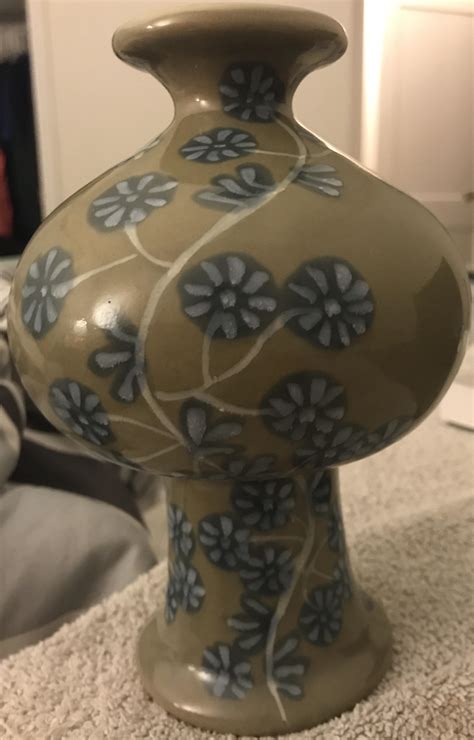 dating a vase